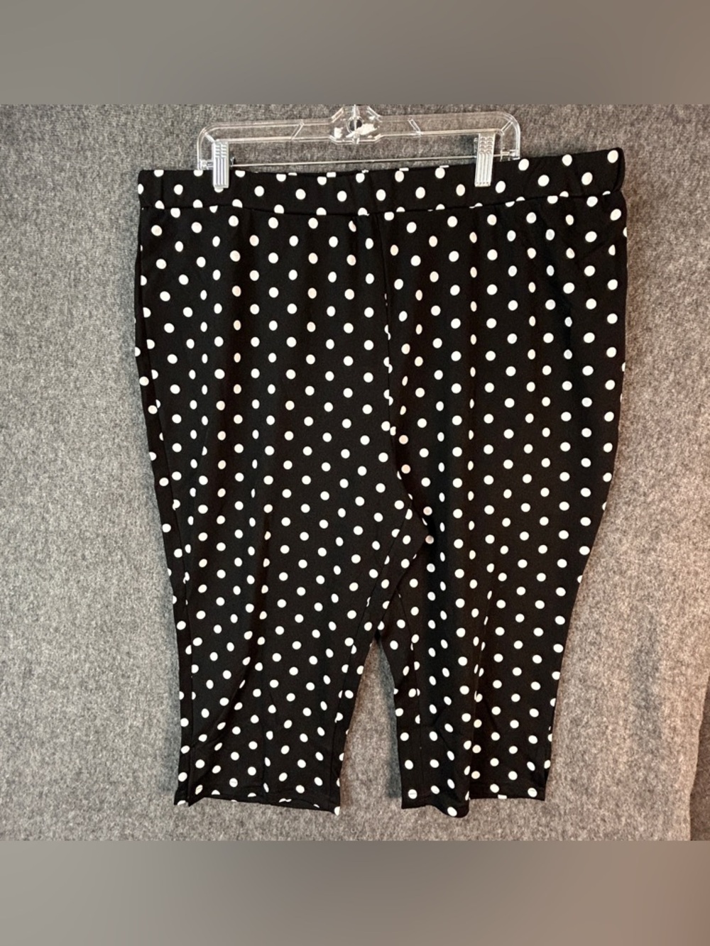 BloomChic Pants Womens 26 Plus Black Polka Dot Capri Pull On Stretch Lightweight